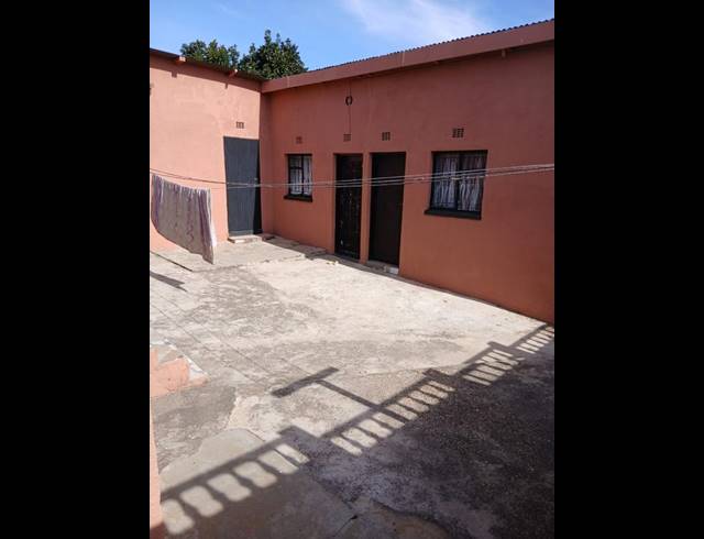 6 BEDROOM HOUSE FOR SALE IN DUBE